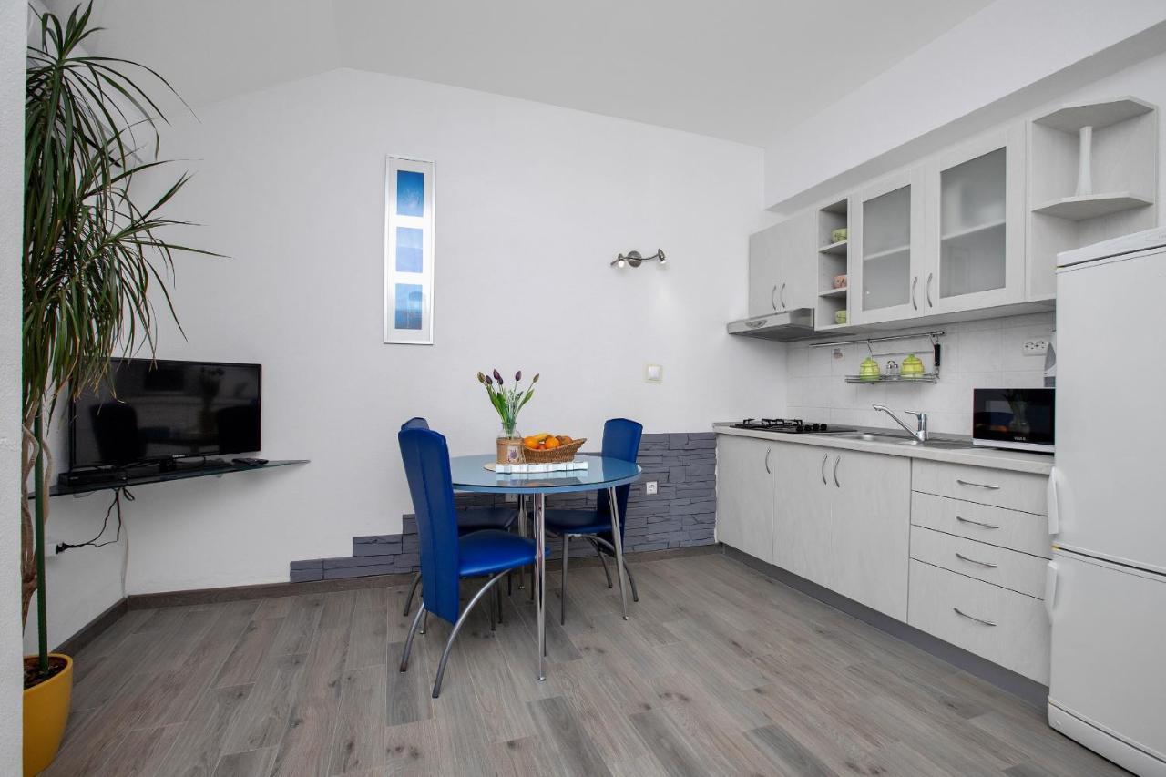 Apartments By The Sea Drasnice, Makarska - 2581 エクステリア 写真