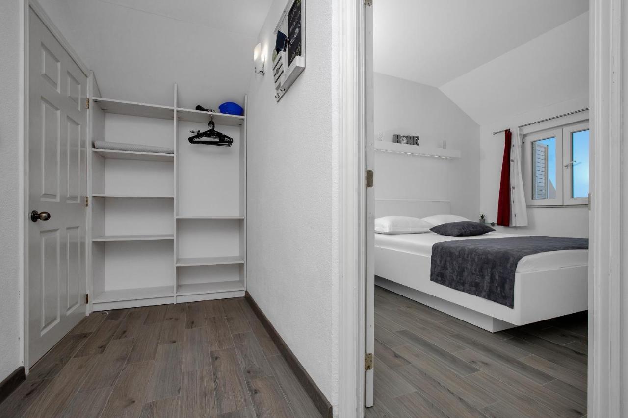 Apartments By The Sea Drasnice, Makarska - 2581 エクステリア 写真